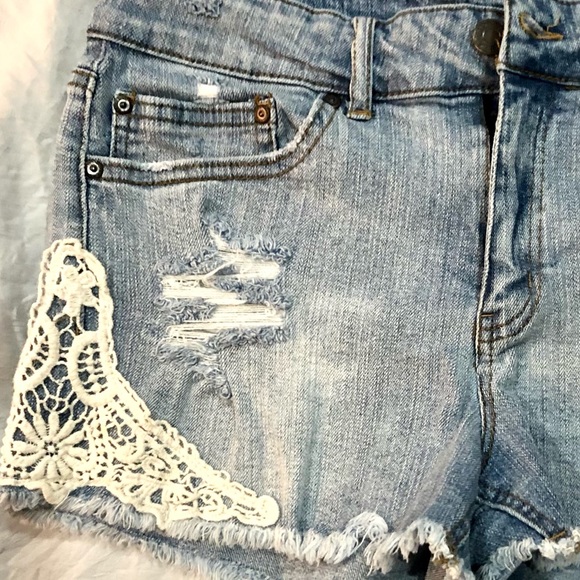 EUNINA Women’s/Juniors Denim Frayed Shorts Crochet Hem mid Rise Shortie Size L - Picture 10 of 14
